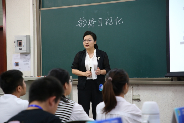 李华姣