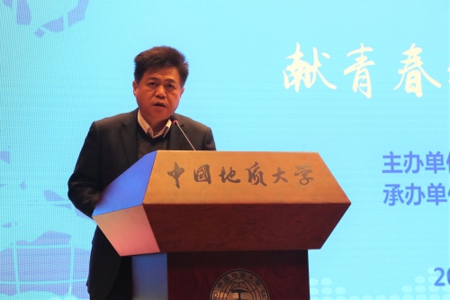 我校副校长万力致欢迎辞