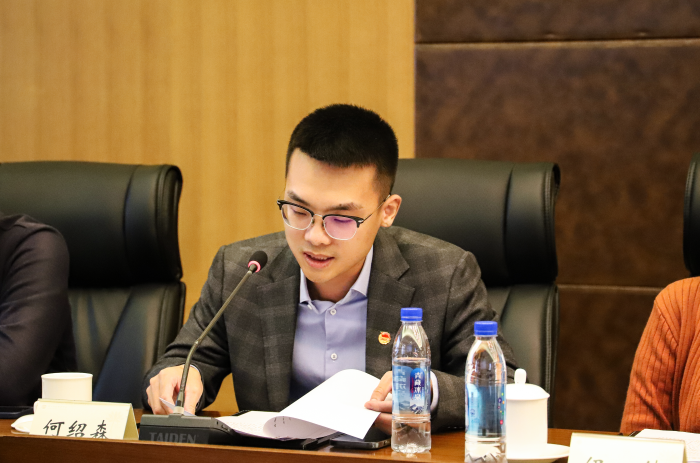 会议室4 何绍森汇报志愿服务进社区工作