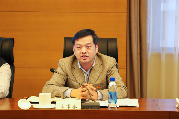 会议室6 李军会做总结讲话