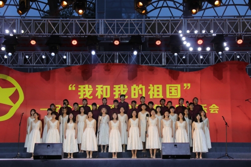 齐唱团歌