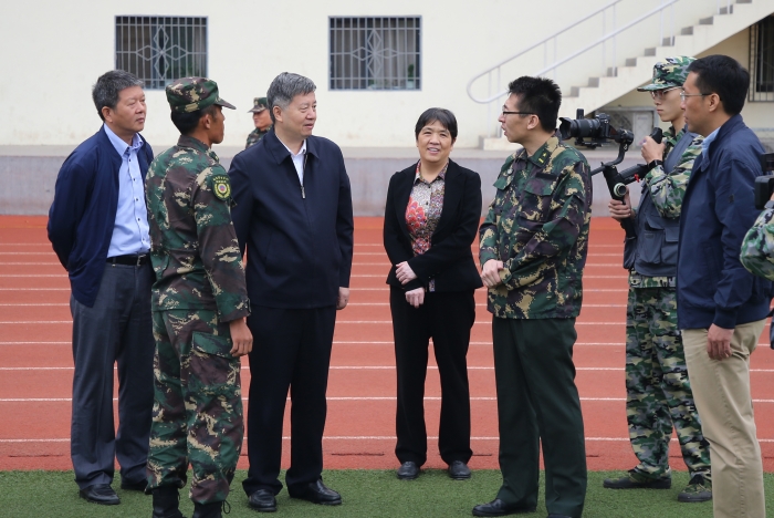 听取军训工作汇报