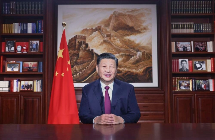 新年前夕，国家主席习近平通过中央广播电视总台和互联网，发表二〇二二年新年贺词。 新华社记者 鞠鹏 摄