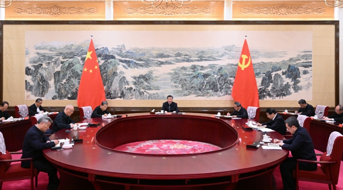 12月21日至22日，中共中央政治局召开学习贯彻习近平新时代中国特色社会主义思想主题教育专题民主生活会，中共中央总书记习近平主持会议并发表重要讲话。